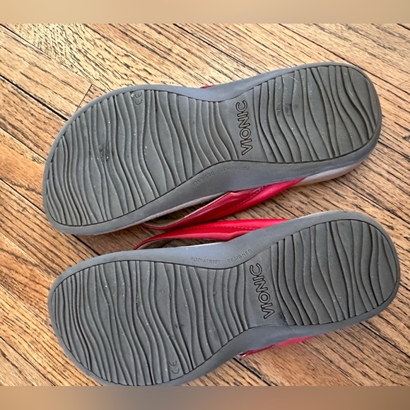 EUC Vionic thong sandals - Picture 7 of 7